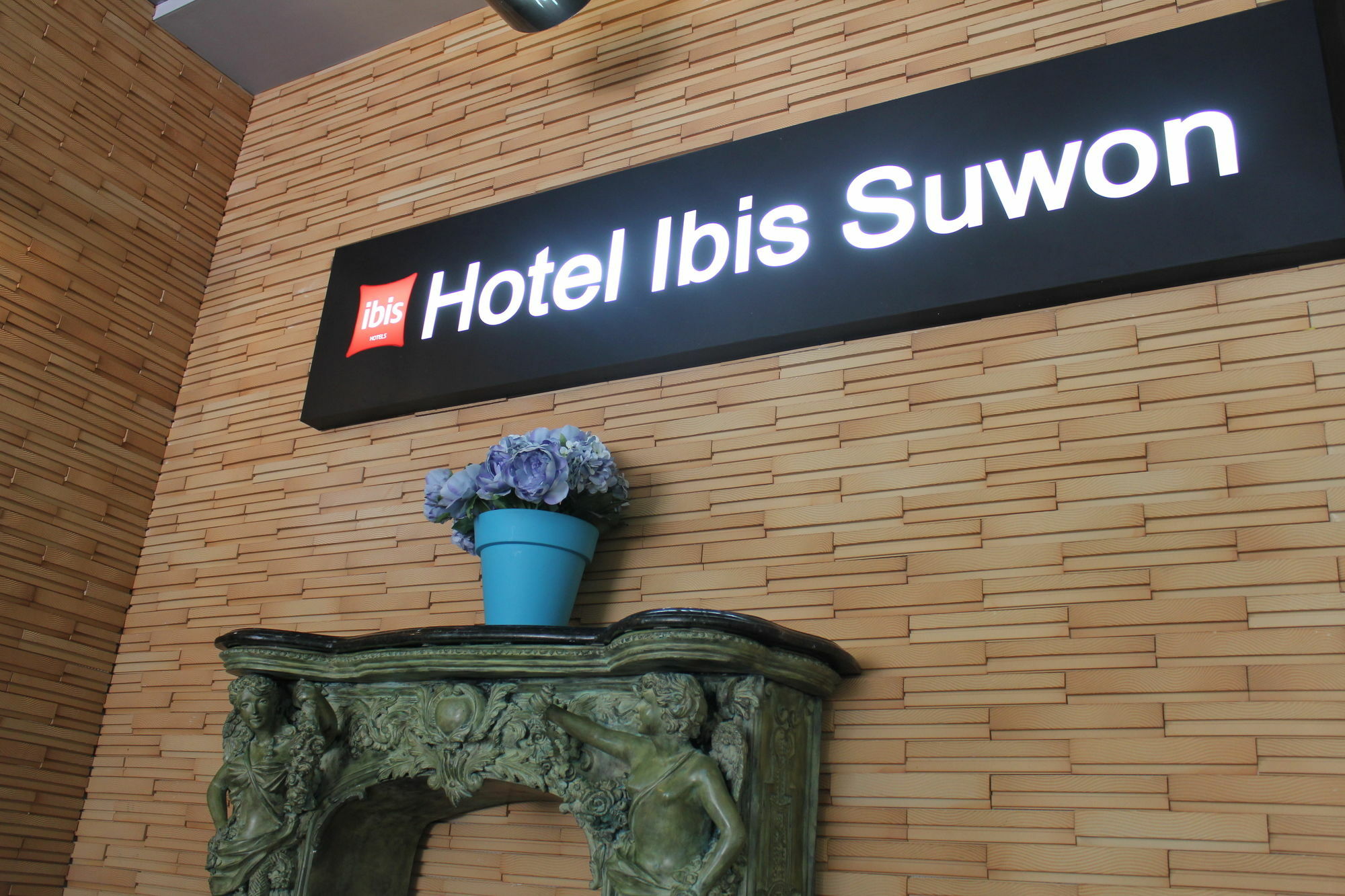 Отель Ibis Ambassador Сувон Экстерьер фото